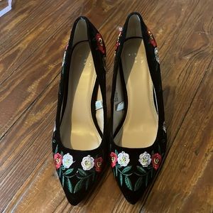 a new day floral heels black velvet size 7 1/2
